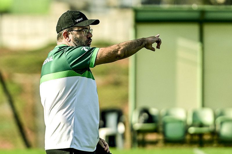 Escalação do América: Enderson Moreira não terá dois titulares para encarar Athletic