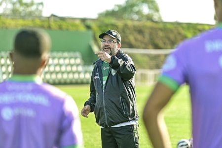 Enderson Moreira, técnico do América