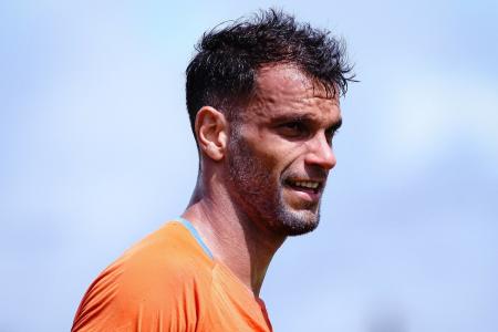 Zagueiro Rafael Thyere durante treino do Sport