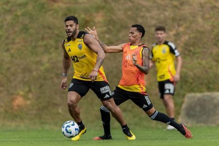 Hulk durante treino do Atlético