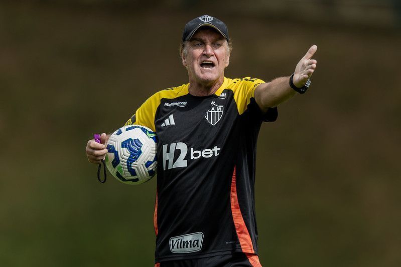 Com desfalques, Cuca esboça escalação do Atlético para volta do Brasileirão