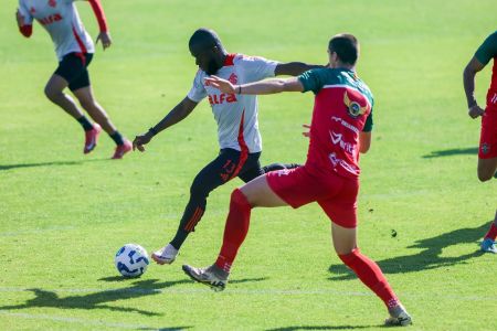 Inter ganhou jogo-treino por 3 a 1, com dois gols de Valencia e um de Thiago Maia