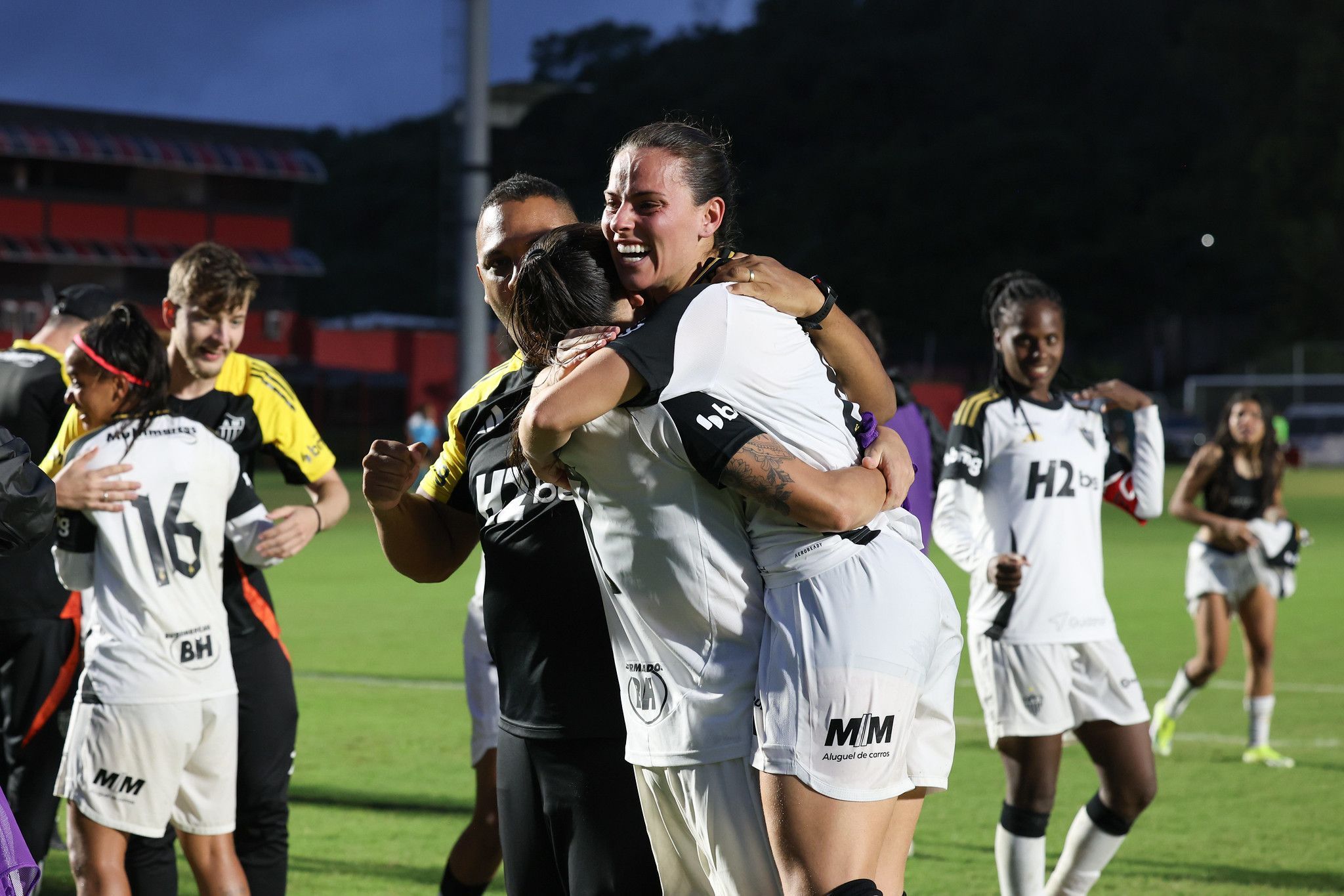 Hino e muita festa: os bastidores do acesso do Atlético à 1ª Divisão do Feminino