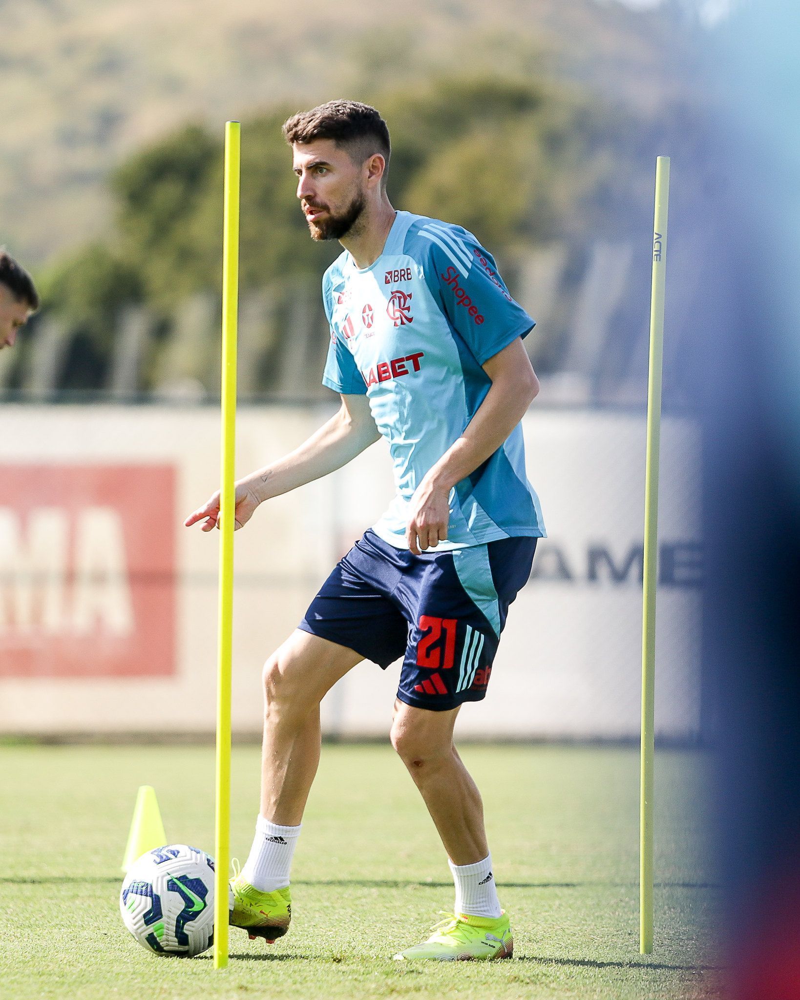 Jorginho projeta estreia pelo Flamengo no Maracanã contra o São Paulo