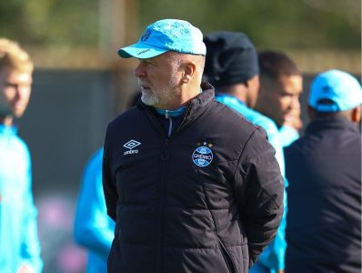 Mano Menezes prepara o Grêmio para encarar o São José