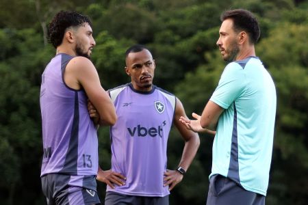 Davide Ancelotti, Alex Telles e Marlon Freitas: técnico tinha o apoio do elenco para seguir em 2026