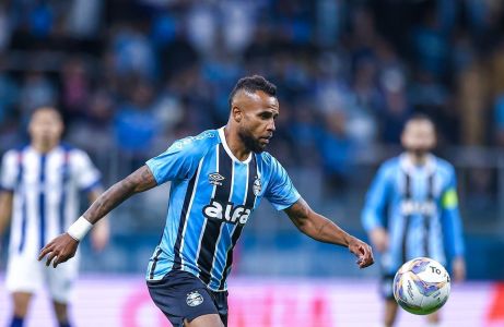 Alex Santana foi titular do Grêmio contra o São José e deve ganhar uma oportunidade no jogo com o Cruzeiro