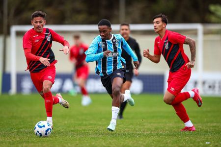 Athletico-PR ganhou do Grêmio no CT Hélio Dourado