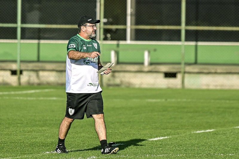 Veja opções de Enderson Moreira para escalar o América contra o Novorizontino