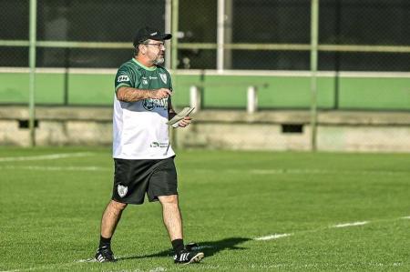 Enderson Moreira, técnico do América