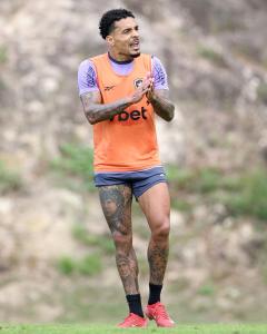 Gregore em atividade do Botafogo: o volante tem proposta do Al-Rayyan, do Catar