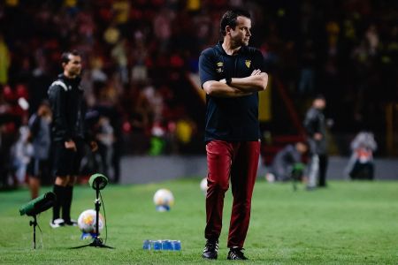 Daniel Paulista na beira do campo durante jogo entre Sport e Ceará