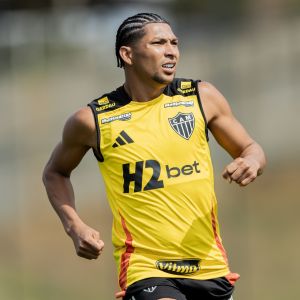 Rony em treino com o Atlético na Cidade do Galo