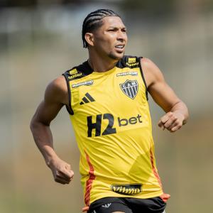 Rony em treino com o Atlético na Cidade do Galo