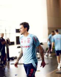 Pedro no Ninho do Urubu: atacante está sem espaço no Filipe Luís no Flamengo