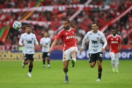 Thiago Maia em ação pelo Internacional