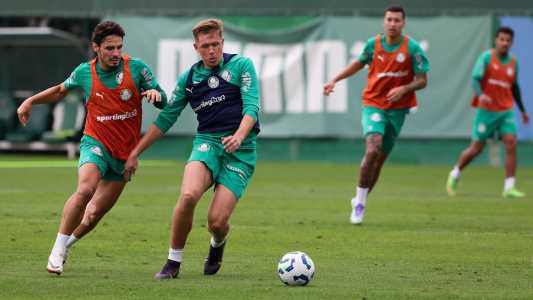 Fuchs em treino do Palmeiras; jogador está emprestado pelo Atlético