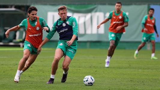 Fuchs em treino do Palmeiras; jogador está emprestado pelo Atlético