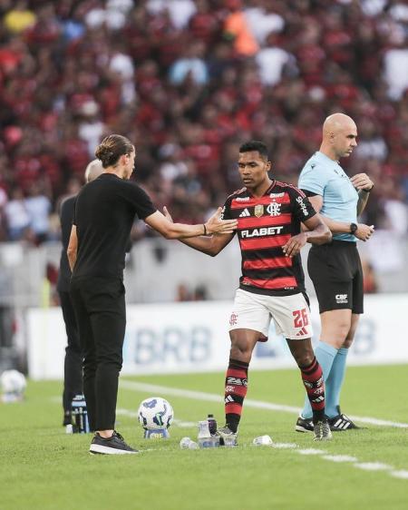 Alex Sandro teve diagnosticada lesão muscular na coxa esquerda