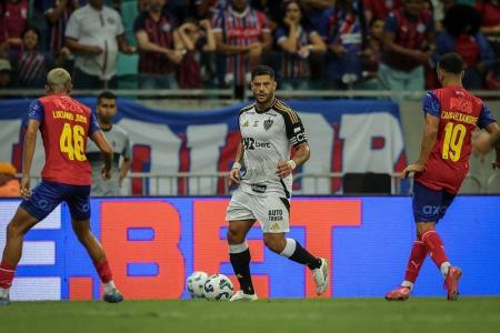 Hulk, do Atlético, em ação contra o Bahia na Arena Fonte Nova