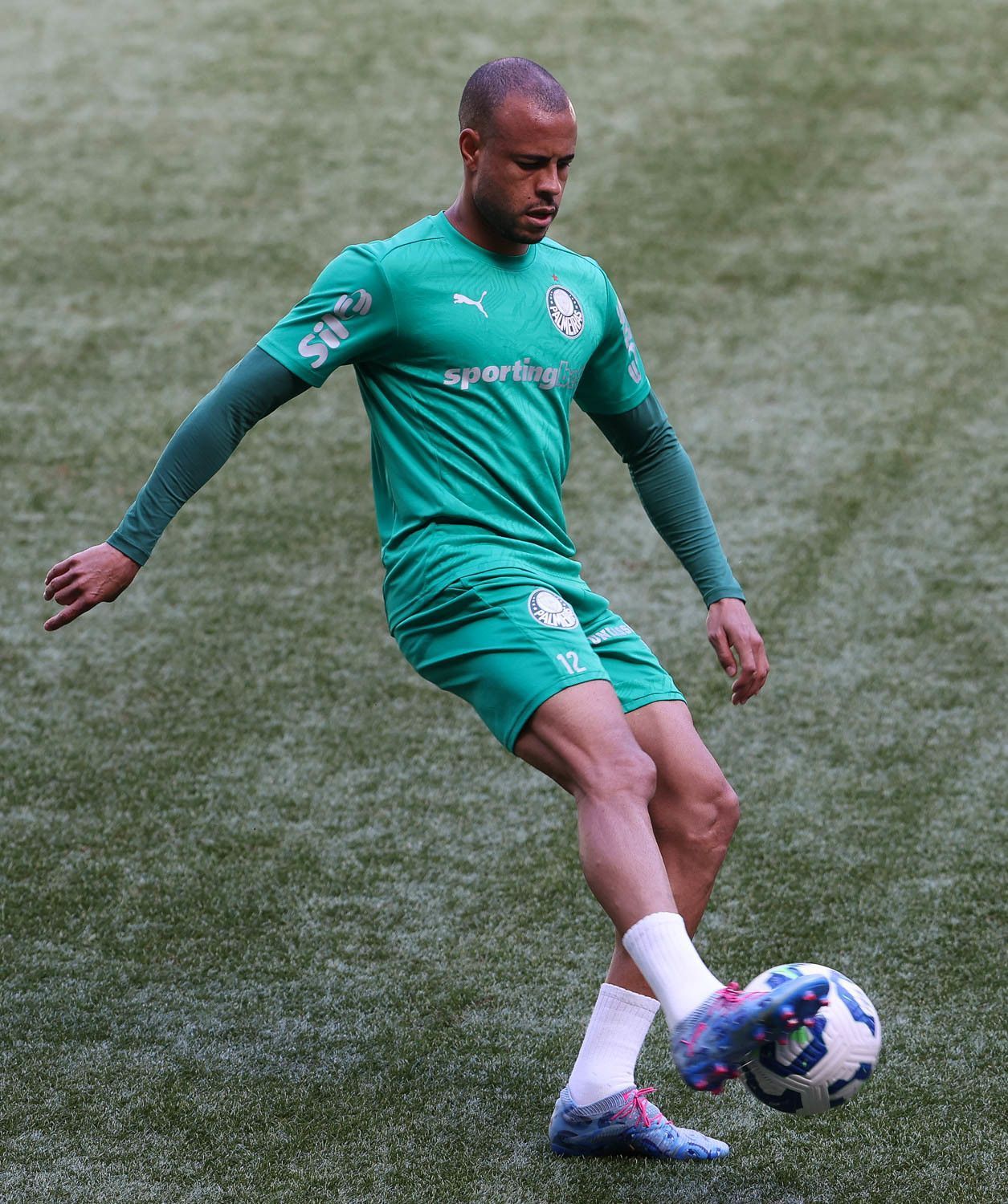 Palmeiras descarta saída de Mayke, que segue na mira do Santos