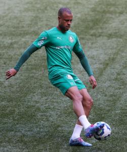 Mayke treinou com o elenco do Palmeiras nos últimos dias
