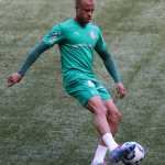 Palmeiras descarta saída de Mayke, que segue na mira do Santos