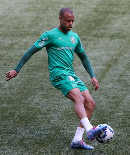 Mayke treinou com o elenco do Palmeiras nos últimos dias
