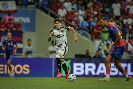Isaac, do Atlético, em ação contra o Bahia