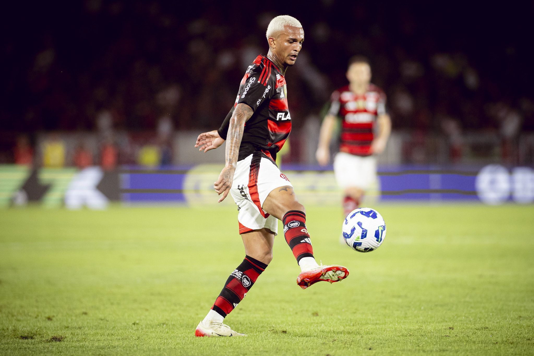 Negociação entre Roma e Flamengo chega a dia decisivo; Filipe Luís avalia