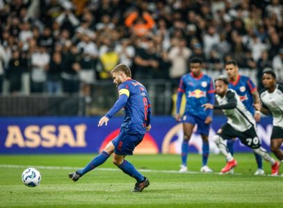 Eduardo Sasha converteu o pênalti assinalado pela arbitragem