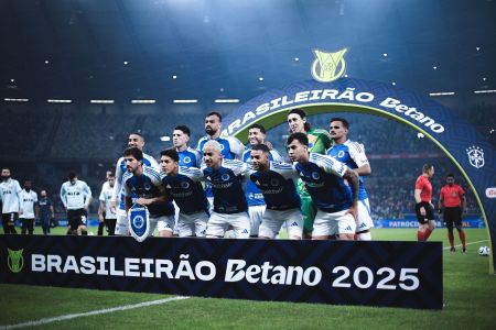 Jogadores do Cruzeiro na vitória sobre o Grêmio, pelo Campeonato Brasileiro