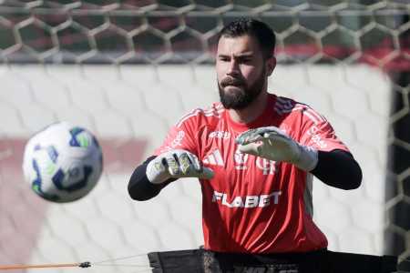 Matheus Cunha treinando no Flamengo