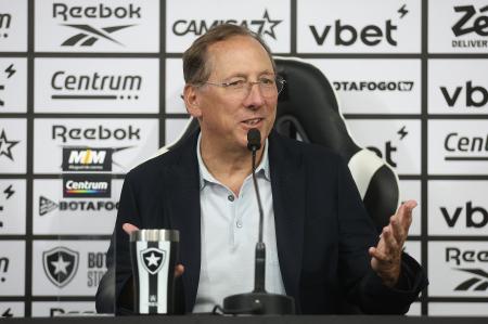 John Textor em apresentação de Davide Ancelotti como técnico do Botafogo