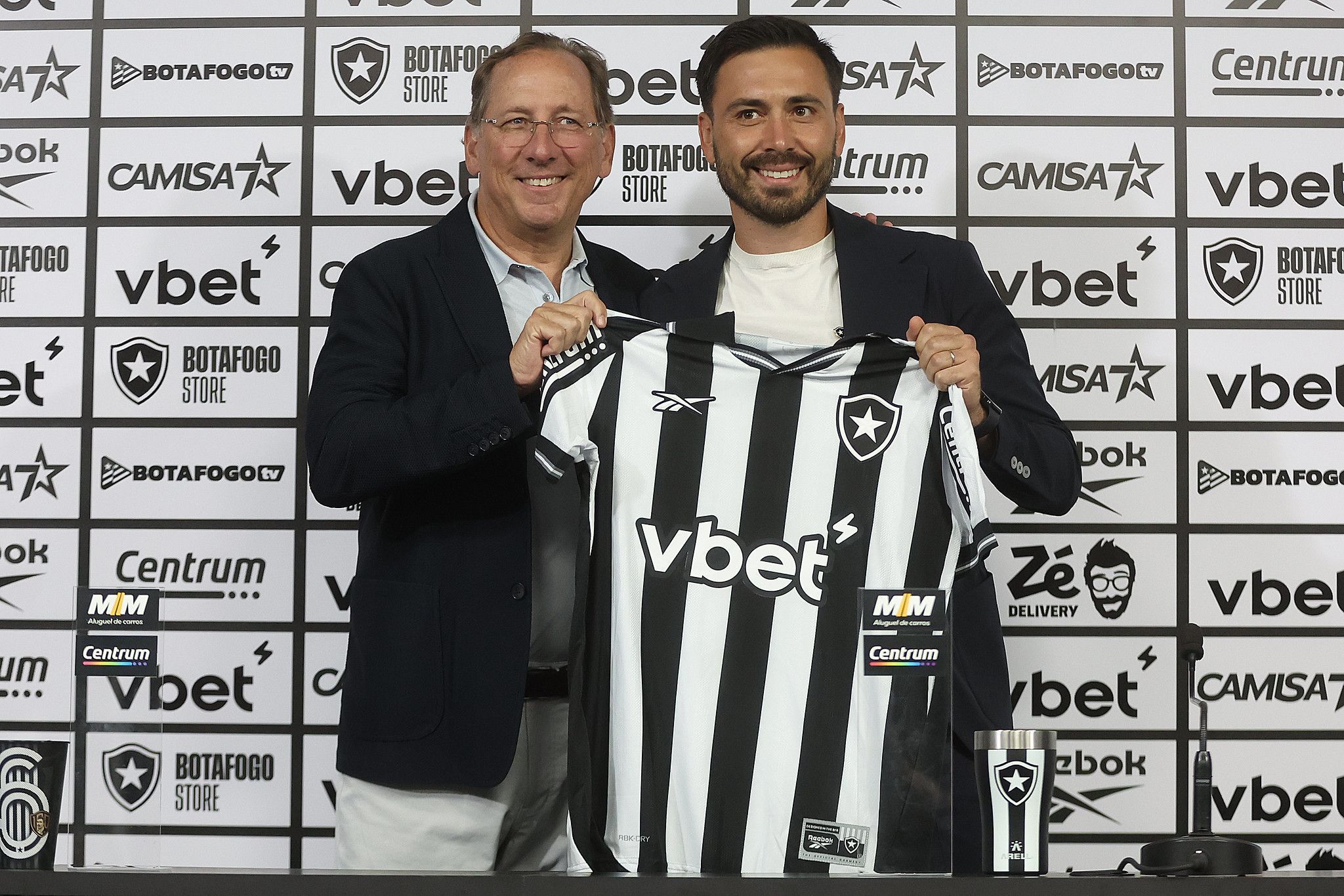 Davide Ancelotti é apresentado e destaca ambição como técnico do Botafogo: '100% no clube'