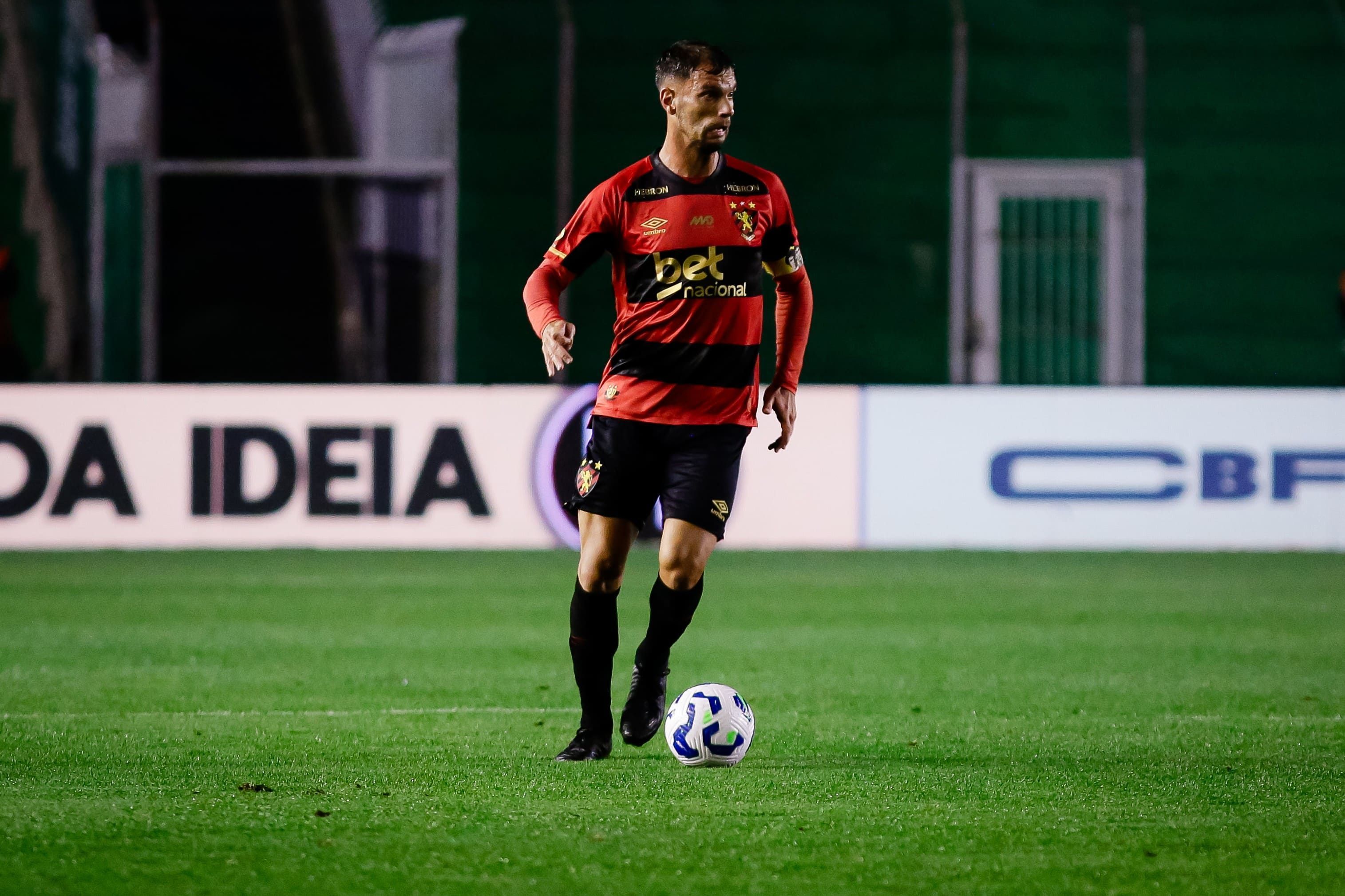 Após gol anulado e derrota do Sport, capitão desabafa: 'Torcedor não aguenta mais'