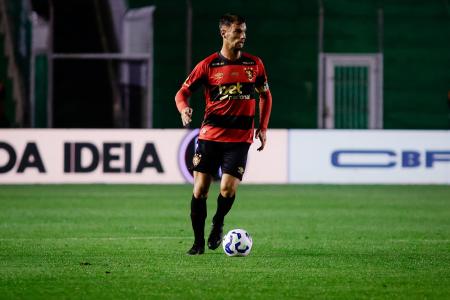 Rafael Thyere, capitão do Sport, em campo pelo Sport, contra o Juventude