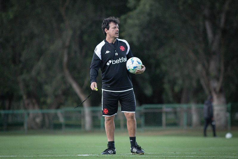 Escalação do Vasco: Diniz deve manter time diante do Independiente Del Valle