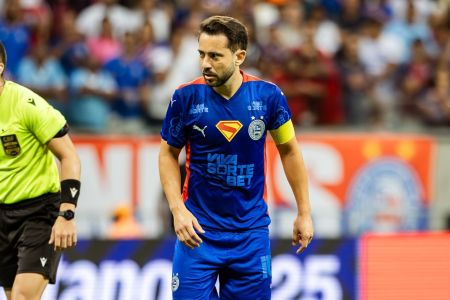 Everton Ribeiro em campo pelo Bahia