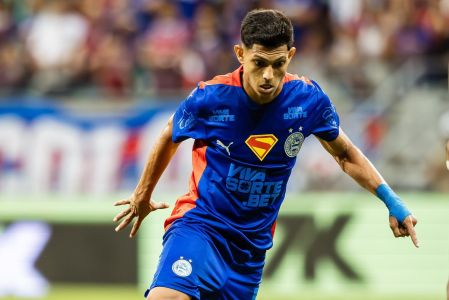Atacante Erick Pulga em campo pelo Bahia