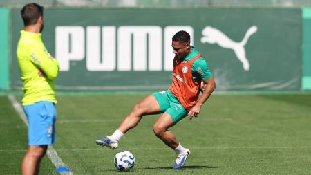 Vitor Roque busca 'desencantar' após 10 jogos
