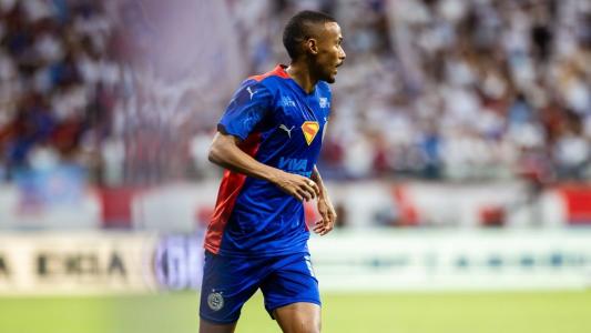 Atacante Ademir, um dos pendurados, em ação pelo Bahia no Campeonato Brasileiro