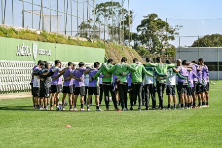 Após se alinhar com novo diretor, América acelera busca por técnico