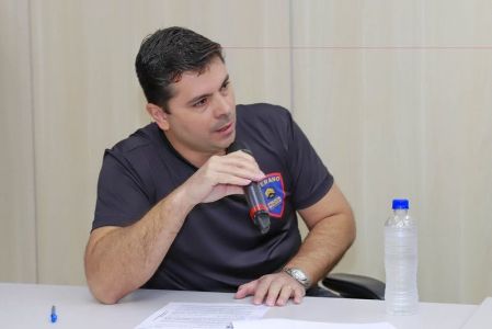 Sargento Jalyson durante debate sobre o PL 155/2025 em audiência pública na Câmara Municipal de BH