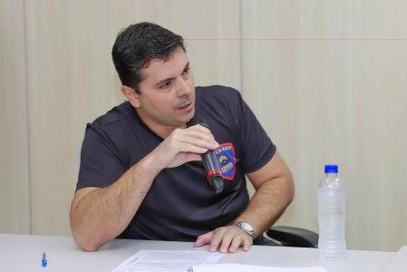 Sargento Jalyson durante debate sobre o PL 155/2025 em audiência pública na Câmara Municipal de BH