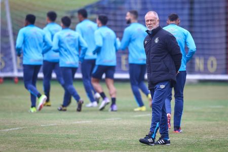 Mano Menezes prepara equipe do Grêmio para jogo com o Alianza Lima
