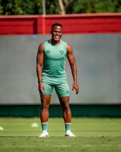 Arias treinou com o elenco do Fluminense nesta quarta-feira (16)