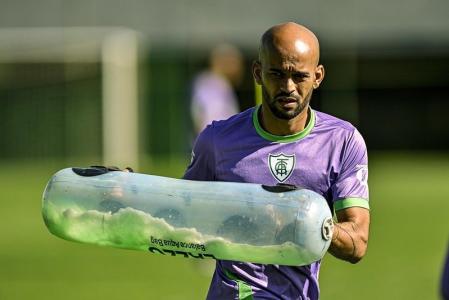 Atacante Héber (foto) pode estrear com a camisa do América