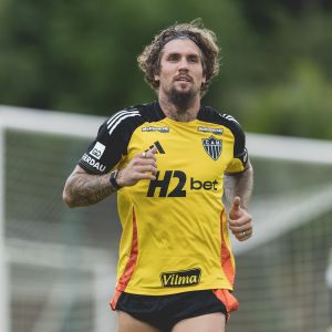 Lyanco durante treino do Atlético