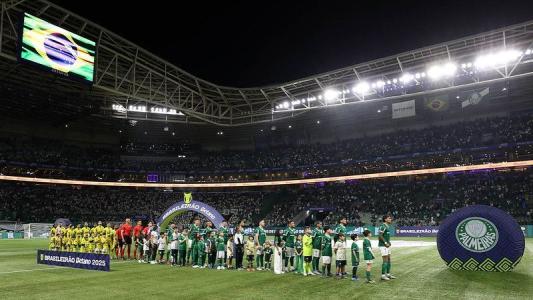 Jogadores do Palmeiras antes da partida diante do Mirassol, nesta quarta-feira (16), em São Paulo